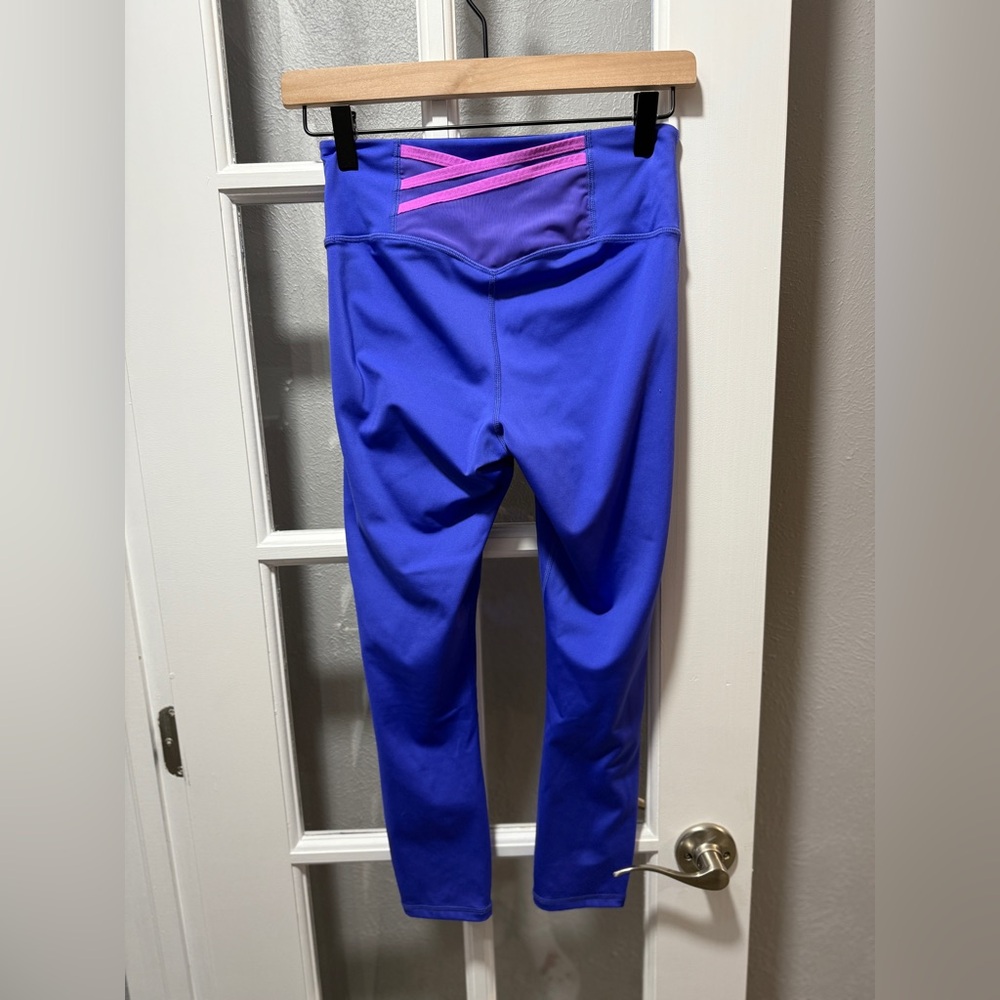 Fabletics Trinity Motion365+High-Waisted Capri/Trinity High Impact Sports Bra - Picture 15 of 15